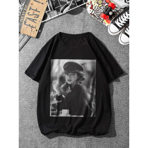 Tricou de Catherine Ann Moss într-o șapcă